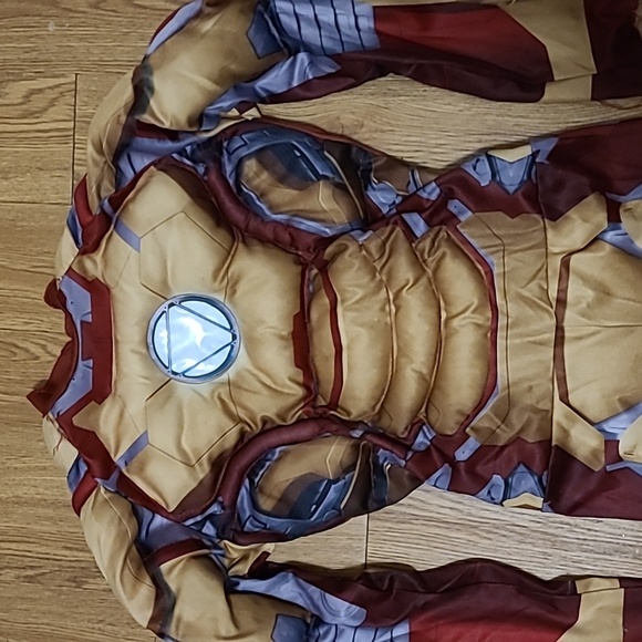 Iron man w Muscles - Picture 2 of 2